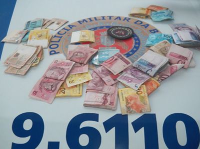 Ubaitaba: Polícia Militar prende mulher com mais de R$ 4 mil reais
