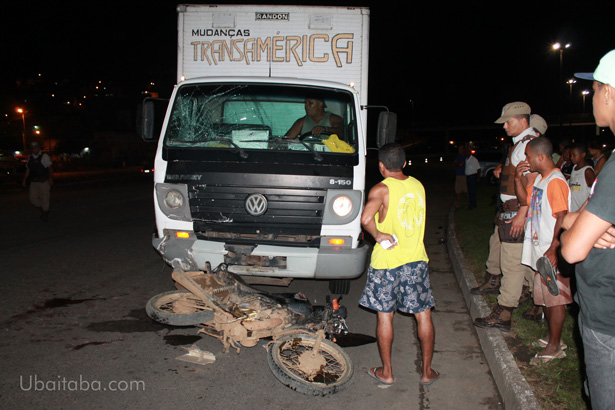 Ubaitaba: Acidente entre um caminhão e uma moto causa morte de mascate
