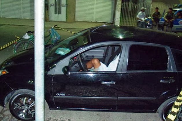 Ipiaú: Homem é assassinado dentro de veículo na Praça Ruy Barbosa