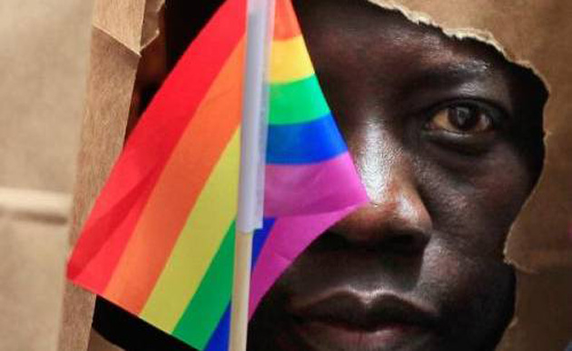 Parlamento de Uganda aprova prisão perpétua de homossexuais