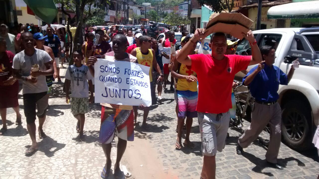 Manifestantes bloqueiam a entrada de Itacaré e chegam a três dias de protesto