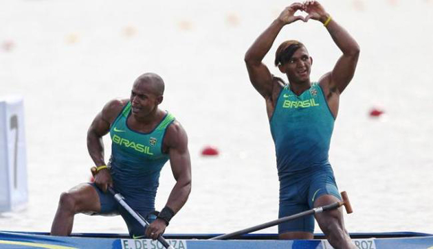 Isaquias Queiroz chegou na Olimpíada do Rio falando que queria conquistar três medalhas, não importava a cor. E neste sábado, 20, ele cumpriu a promessa ao garantir o segundo lugar ao lado de Erlon de Souza, no C2 1.000 metros da canoagem velocidade.