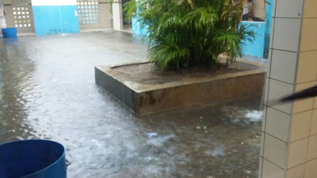 Maraú: Chuva forte alaga escola e deixa mais de 500 alunos sem aulas em Barra Grande