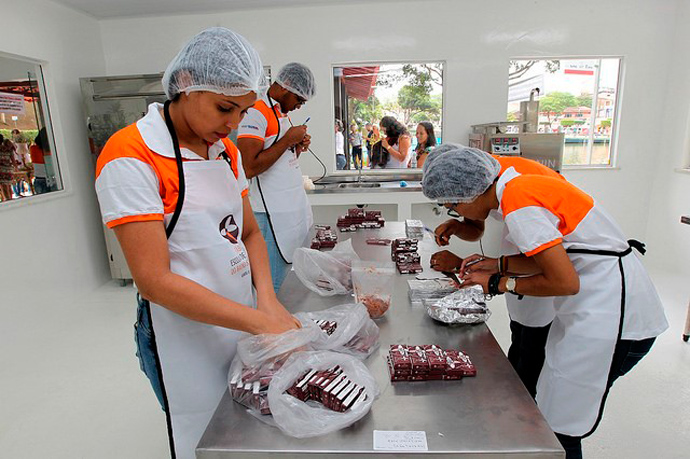 Secretaria da Educação do Estado implanta Fábrica-Escola do Chocolate em Arataca