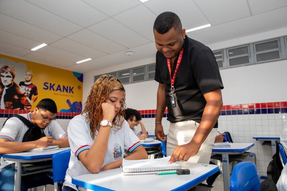 Alba aprova reajuste salarial de 5,3% para professores na Bahia