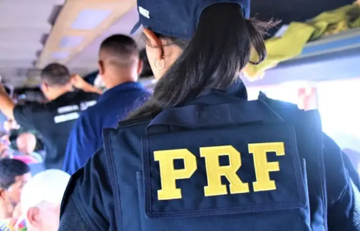 Procurado por matar a mãe na Bahia é preso em ônibus durante fiscalização